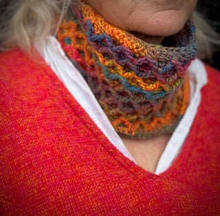 Trellis crochet cowl pattern